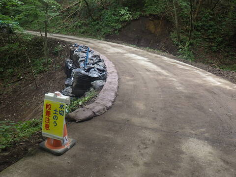 ③土のう水路設置1