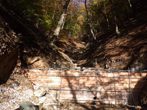 ⑩コンクリート谷止　残存型枠組立