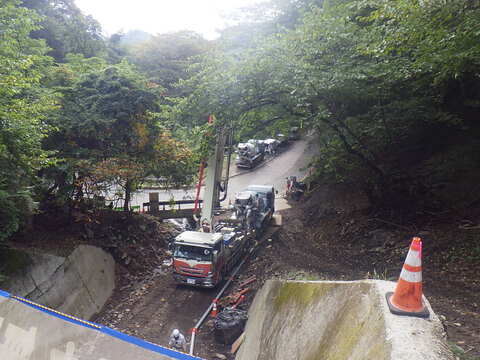 ⑪コンクリート谷止　コンクリート打設（配管圧送）1